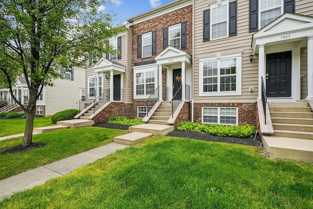 3857 Dowitcher Ln, Columbus, OH 43230 - view of property featuring a front yard and entry steps