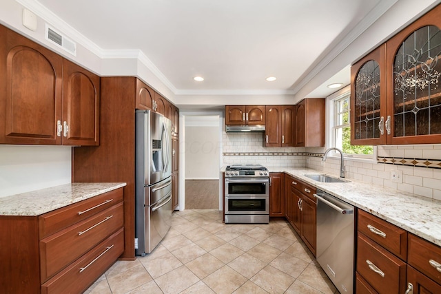 kitchen featuring visible vents, decorative backsplash, under cabinet range hood, a sink, and appliances with stainless steel finishes