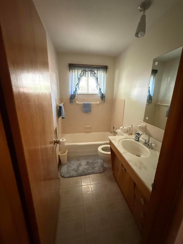 1721 W Union St, Lancaster, OH 43130 - bathroom with toilet, a tub to relax in, and vanity