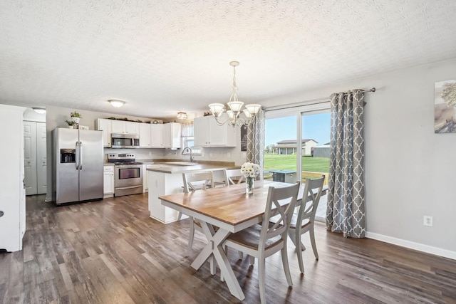 dining room featuring a textured ceiling, a notable chandelier, dark wood-style flooring, and baseboards