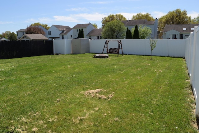 2651 Winningwillow Dr, Columbus, OH 43207 - view of yard with a residential view