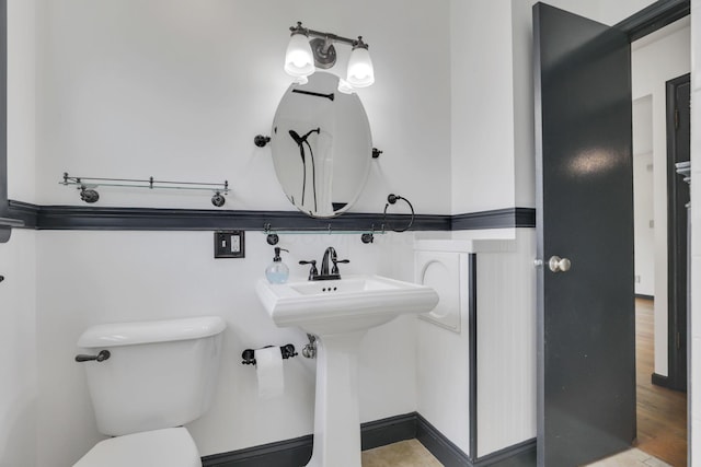 bathroom featuring a sink and toilet