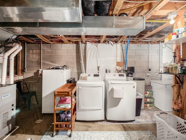 laundry room with laundry area and independent washer and dryer