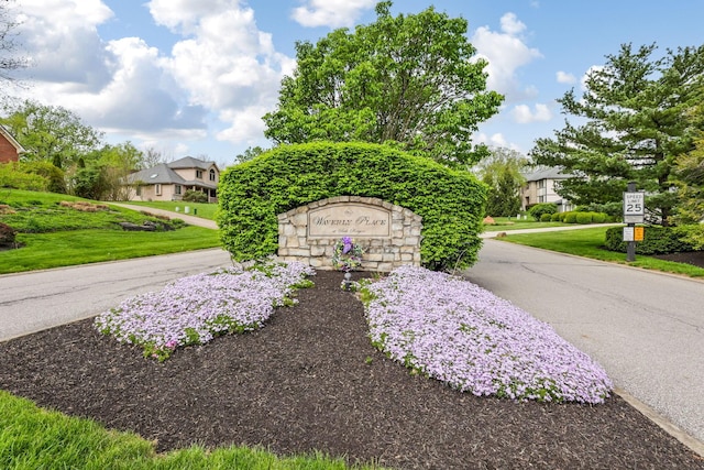 community / neighborhood sign with a yard
