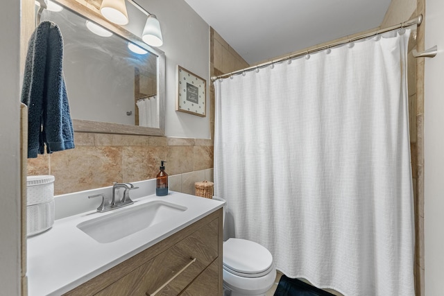 full bath with toilet, a shower with curtain, tile walls, and vanity