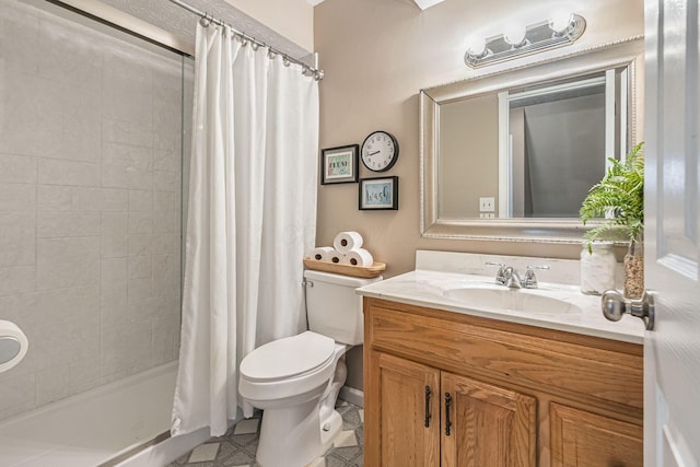 full bath featuring a shower with curtain, vanity, and toilet