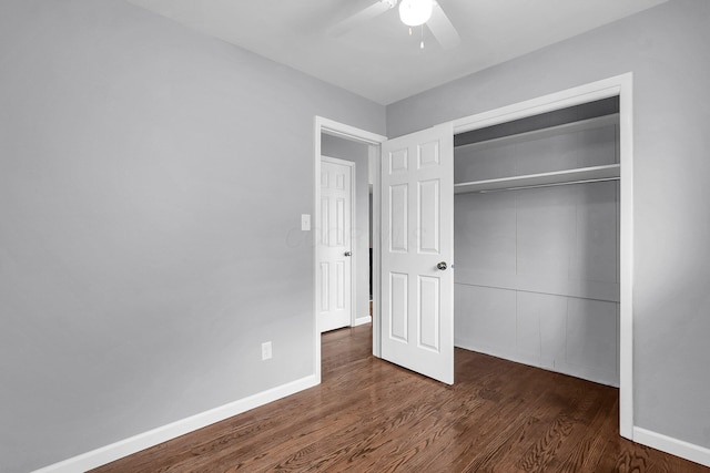 542 E Franklin St, Circleville, OH 43113 - unfurnished bedroom featuring baseboards, ceiling fan, wood finished floors, and a closet