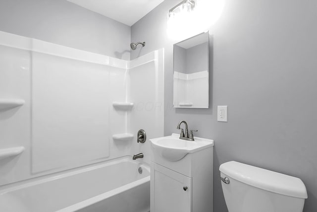 542 E Franklin St, Circleville, OH 43113 - bathroom featuring vanity, bathtub / shower combination, and toilet