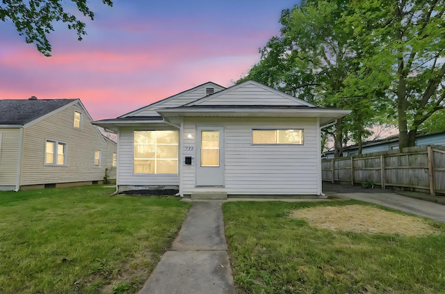 542 E Franklin St, Circleville, OH 43113 - view of front of property featuring a yard and fence