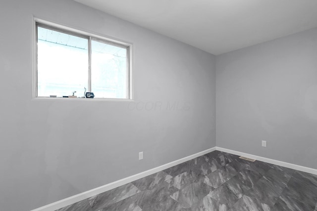 542 E Franklin St, Circleville, OH 43113 - spare room with baseboards and visible vents