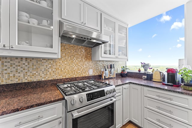 1 Miranova Pl Unit 1505, Columbus, OH 43215 - kitchen with stainless steel gas range, under cabinet range hood, decorative backsplash, and white cabinets