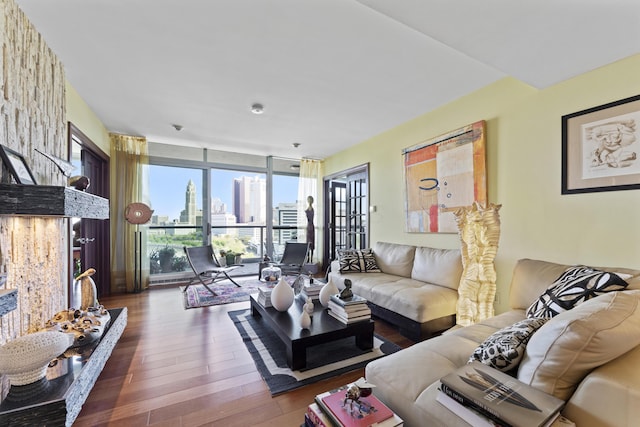 1 Miranova Pl Unit 1505, Columbus, OH 43215 - living area featuring a skyline view, wood finished floors, and expansive windows