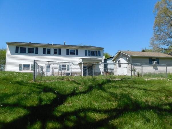 traditional home featuring fence