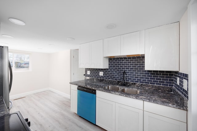 kitchen with a sink, white cabinets, freestanding refrigerator, light wood finished floors, and dishwashing machine