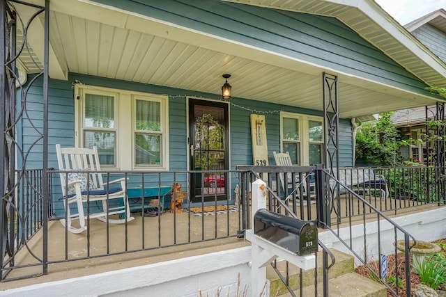 entrance to property featuring a porch