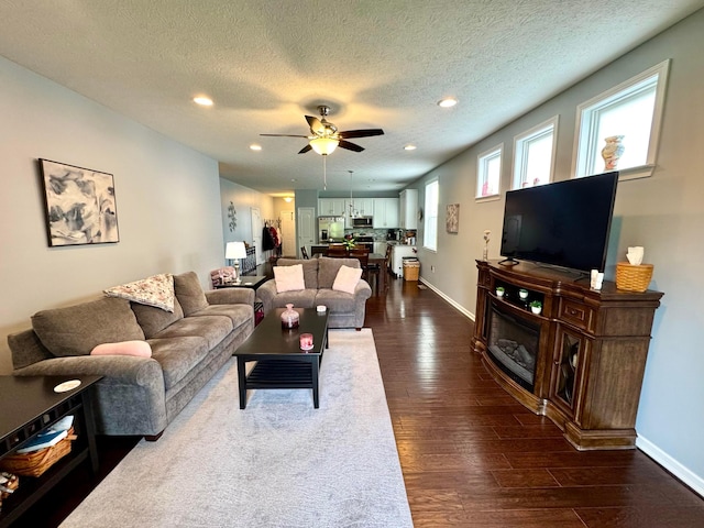 living area featuring dark wood-style flooring, ceiling fan, recessed lighting, and baseboards
