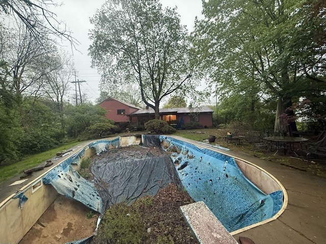 view of pool featuring an empty pool