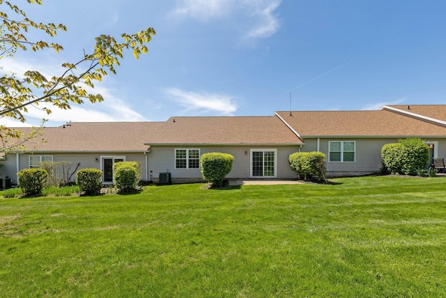 867 Red Oak Trl, Mansfield, OH 44904 - rear view of house featuring a lawn, central AC unit, and a patio area