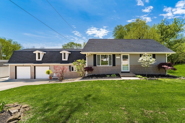 view of front of home featuring a garage, roof with shingles, driveway, and a front lawn