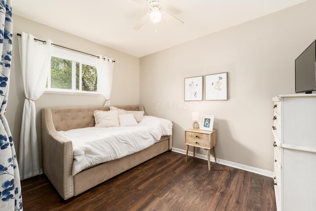 bedroom with dark wood-type flooring, baseboards, and ceiling fan