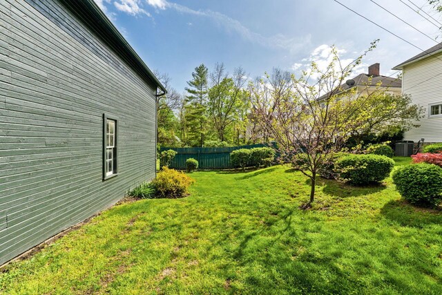 22 Elizabeth St, Delaware, OH 43015 - view of yard with fence