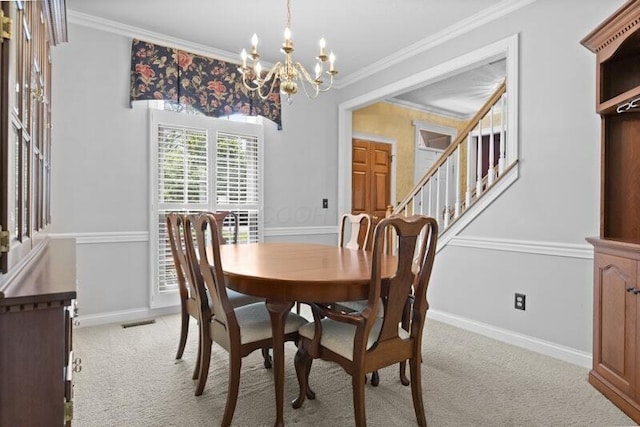 dining space featuring crown molding, light colored carpet, a notable chandelier, and visible vents