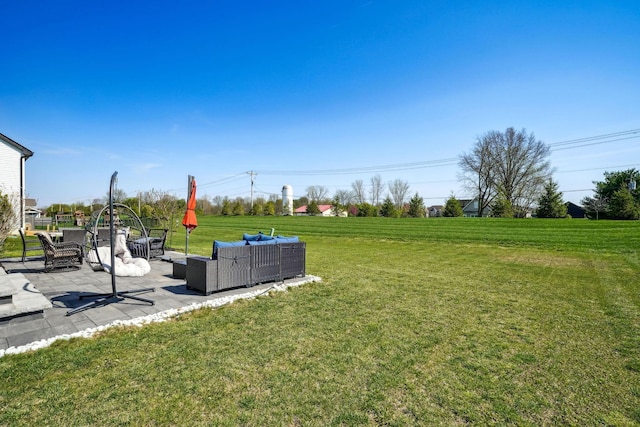 view of yard featuring an outdoor hangout area and a patio area