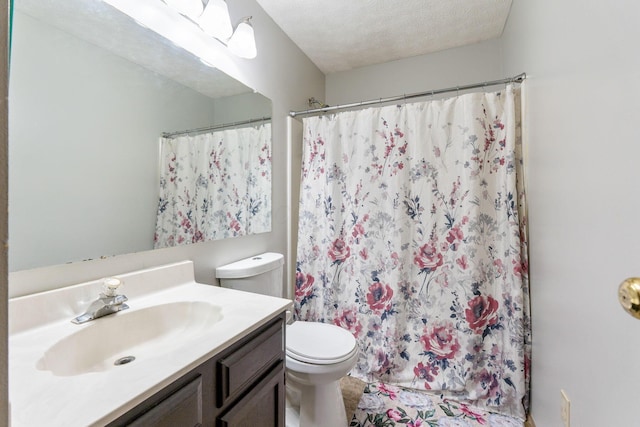 2257 Jarrow Dr, Hilliard, OH 43026 - bathroom featuring vanity, toilet, curtained shower, and a textured ceiling