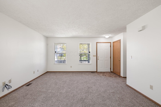 611 Sackman St, Mansfield, OH 44903 - carpeted empty room featuring a textured ceiling, visible vents, and baseboards