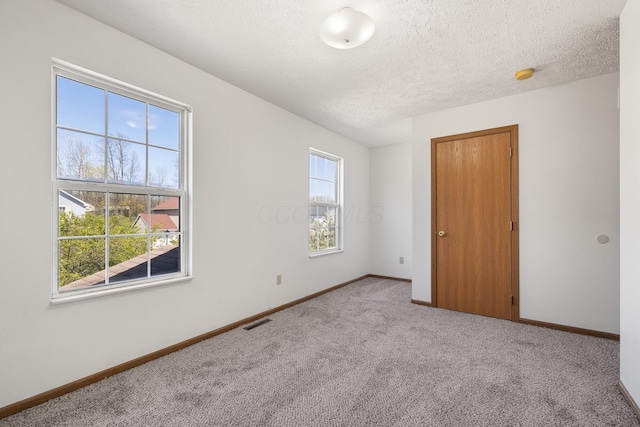 611 Sackman St, Mansfield, OH 44903 - spare room featuring a textured ceiling, baseboards, visible vents, and carpet