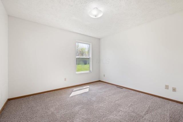 611 Sackman St, Mansfield, OH 44903 - carpeted empty room featuring a textured ceiling, visible vents, and baseboards
