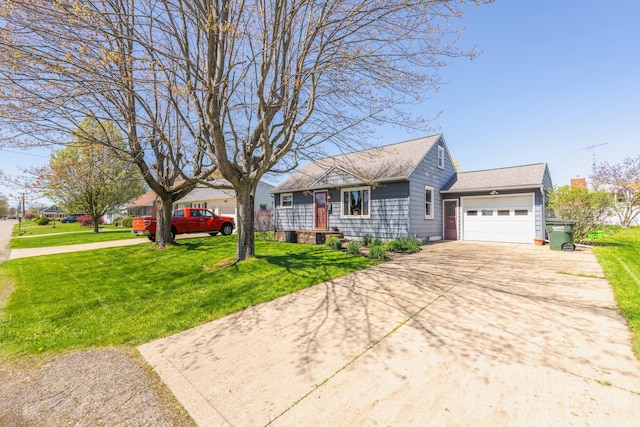 view of front facade featuring a garage, a front lawn, roof with shingles, and driveway