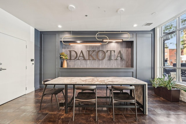 dining room featuring visible vents and recessed lighting