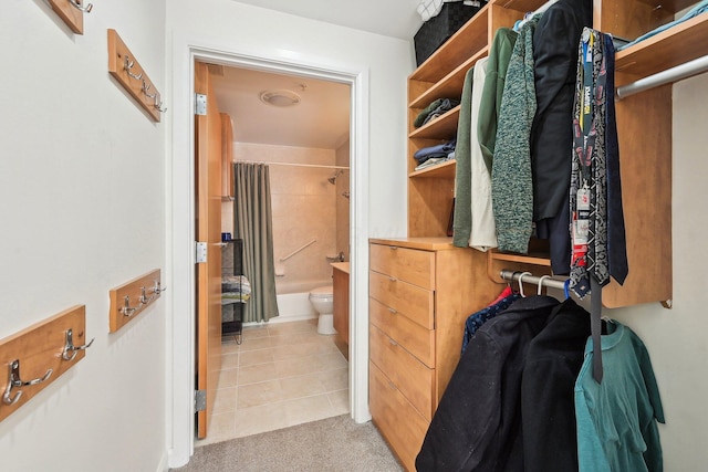 spacious closet featuring light tile patterned floors