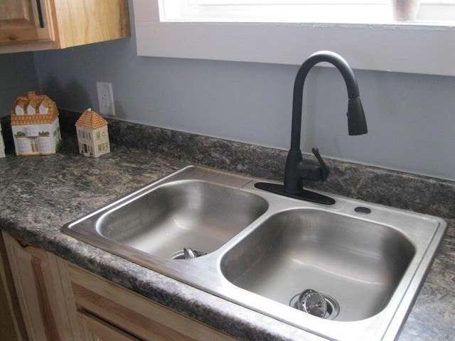 room details featuring a sink and dark countertops