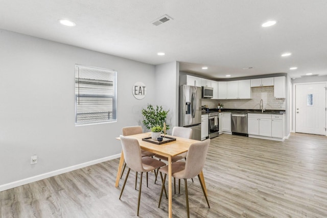 dining space featuring recessed lighting, baseboards, visible vents, and light wood-style flooring