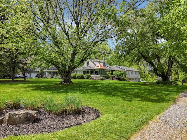 1108 W Church St, Newark, OH 43055 - view of front of home featuring a front yard