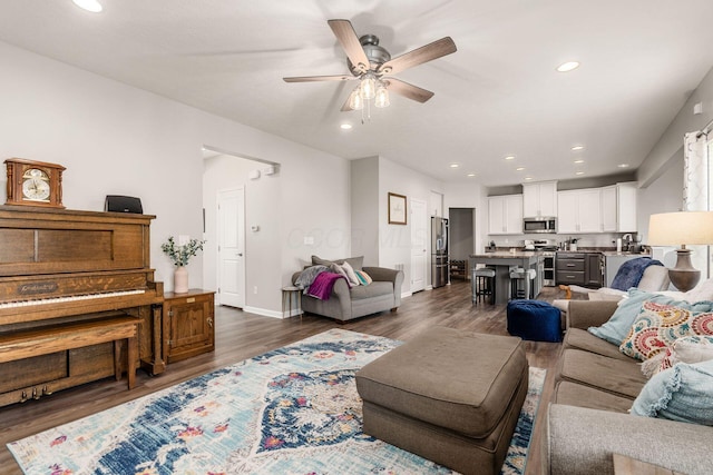 living area featuring dark wood-style flooring, ceiling fan, recessed lighting, and baseboards