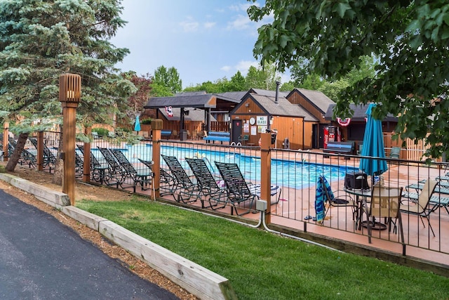 4917 Whistlewood Ln Unit 5, Westerville, OH 43081 - pool featuring fence