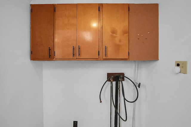 512 Henry St, Marion, OH 43302 - clothes washing area featuring cabinet space and washer hookup