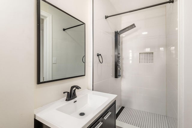 1800 Bryden Rd, Columbus, OH 43205 - full bath with tiled shower and vanity