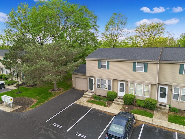 multi unit property with uncovered parking and entry steps