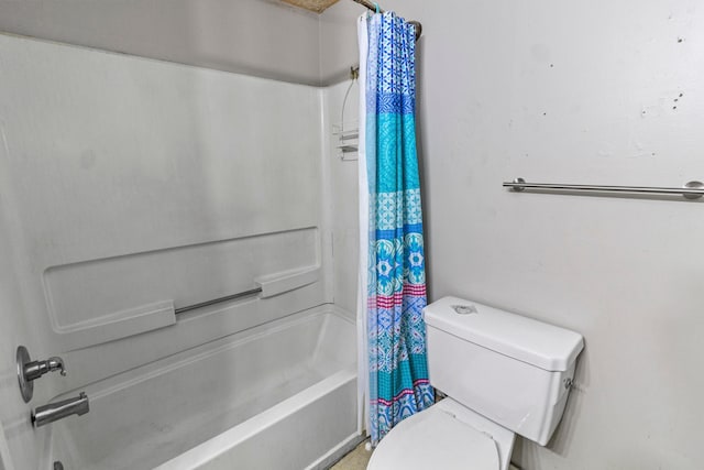 353 Clarendon Ave, Columbus, OH 43223 - full bathroom featuring shower / tub combo with curtain and toilet