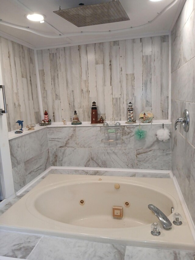 91 Madison Ave, Newark, OH 43055 - full bathroom featuring a tub with jets