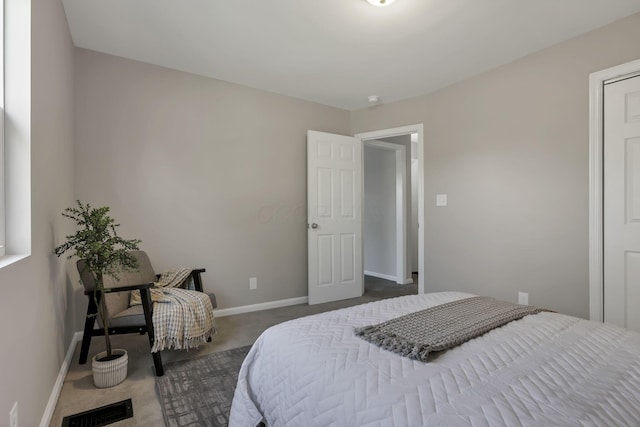 bedroom featuring baseboards, carpet flooring, and visible vents