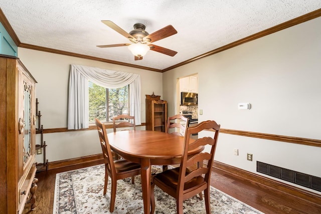 12385 Woodsfield Cir E, Pickerington, OH 43147 - dining room with ceiling fan, a textured ceiling, visible vents, dark wood finished floors, and baseboards