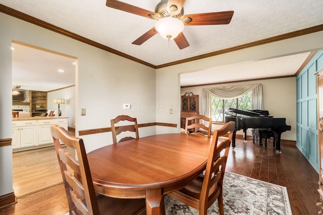 12385 Woodsfield Cir E, Pickerington, OH 43147 - dining area featuring a ceiling fan, a textured ceiling, baseboards, and light wood finished floors