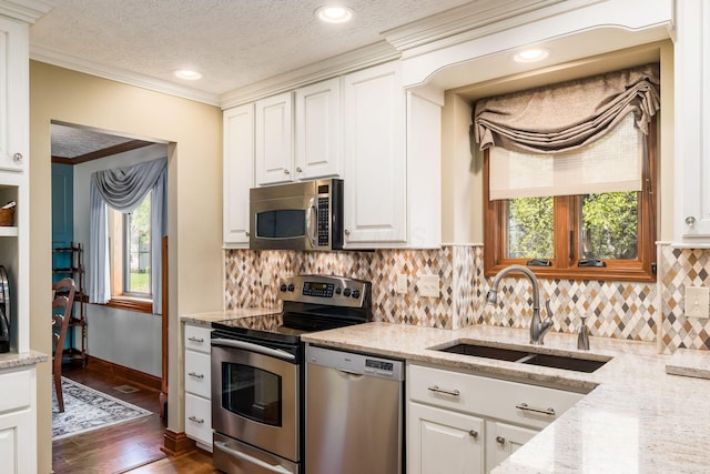 12385 Woodsfield Cir E, Pickerington, OH 43147 - kitchen featuring dark wood-style flooring, a textured ceiling, appliances with stainless steel finishes, a sink, and white cabinetry