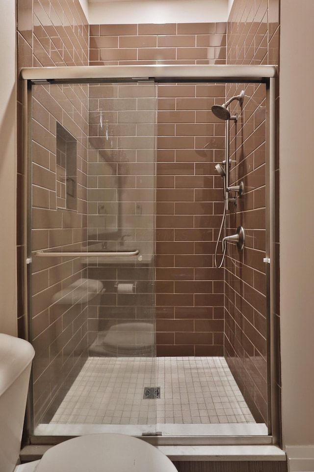 1012 Ewing Aly, Columbus, OH 43201 - full bathroom with a shower stall and toilet