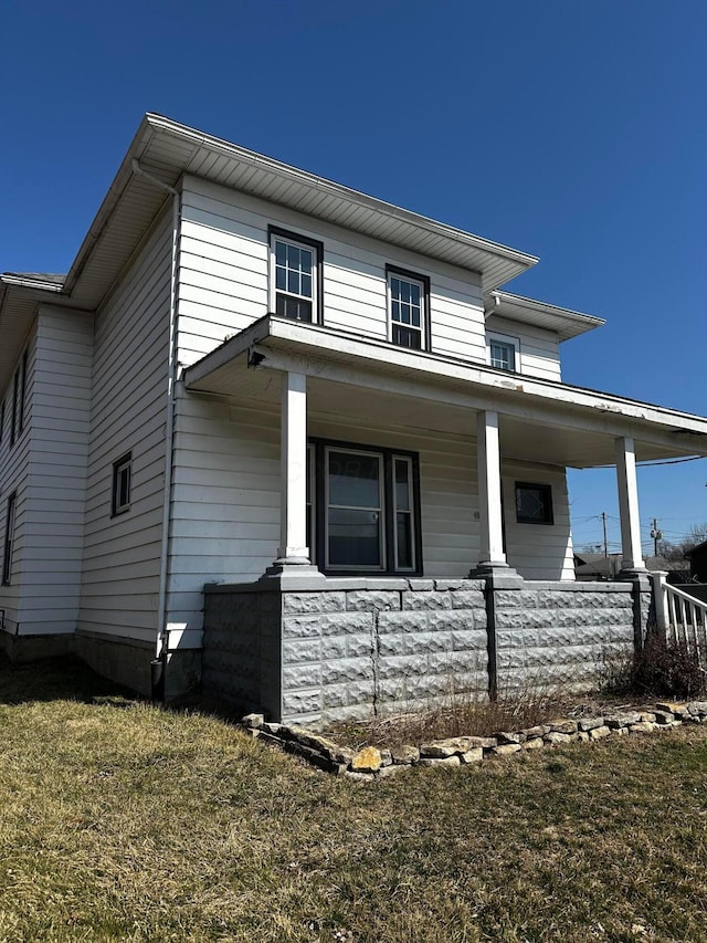 406 W Church St, Newark, OH 43055 - view of front facade with a front lawn and covered porch